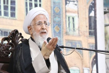 جوادی آملی : اگر بین مردم و نان مردم فاصله بیفتد خبری از دین نخواهد بود