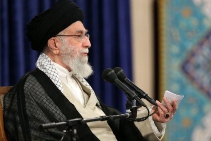 رهبر جمهوری اسلامی : جمهوری اسلامی، منطقِ لیبرال دمکراسی را باطل می‌کند