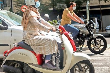 فرمانده سابق پلیس راه : موتور سواری حق زنان است که از آن محروم شده‌ اند