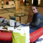 مهران کریمی در فرودگاه شارل دوگل پاریس پس از ۱۸ سال درگذشت