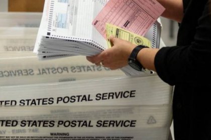 دست ها در حوزه های رأی گیری در آمریکا به لرزه افتاده اند