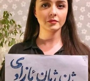 ترانه علیدوستی عکس بدون حجاب خود را با شعار «ژن، ژیان، ئازادی» منتشر کرد