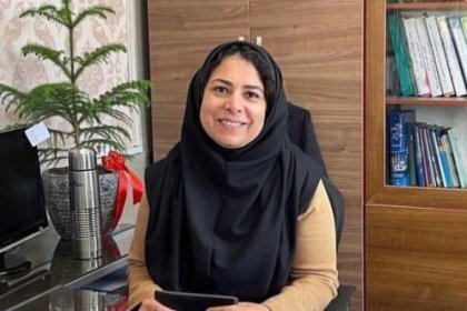 ژیلا بنی یعقوب ، روزنامه نگار : روحیه معصومه عقاب نشین (مدیر مدرسه ای که حاضر نشد فیلم دوربین مدرسه را در اختیار نیروهای امنیتی بگذارد) خوب است