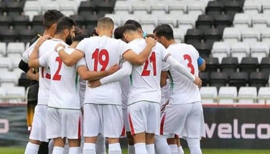 هیچ یک از بازیکنان تیم ملی ایران سرود را نخواندند