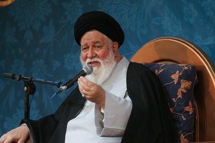 انتقاد روزنامه جمهوری اسلامی از بدزبانی بعضی ائمه جمعه