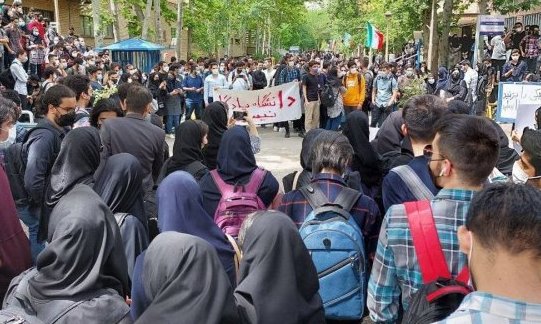 گروهی از استادان «علم و صنعت» خواستار منع ورود نیروهای امنیتی به دانشگاه شدند