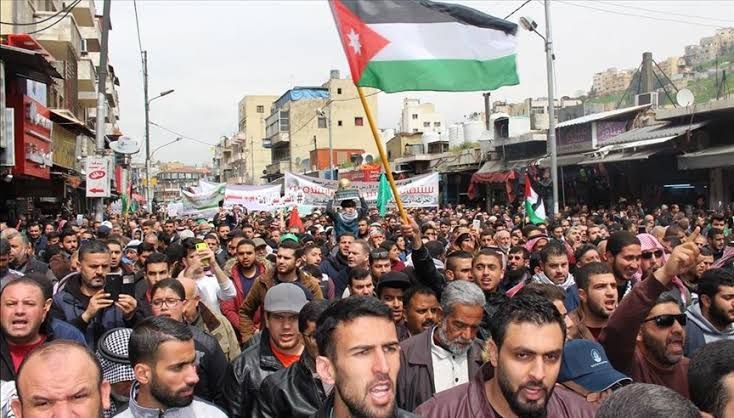 تظاهرات گسترده اردنی‌ها در اعتراض به گرانی سوخت