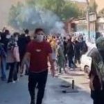 درگیری معترضان با نیروهای امنیتی در جوانرود
