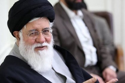 <strong>علم‌الهدی: نباید در مقابل بی حجابی دست‌به‌سینه سکوت کرد</strong>