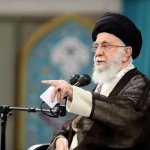 خامنه ای رهبر جمهوری اسلامی: زنان بی حجاب بی دین و ضد انقلاب نیستند