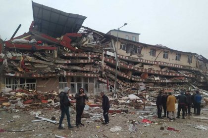 آمار کشته‌شدگان زلزله ترکیه و سوریه به ۴۲۰۰ نفر رسید