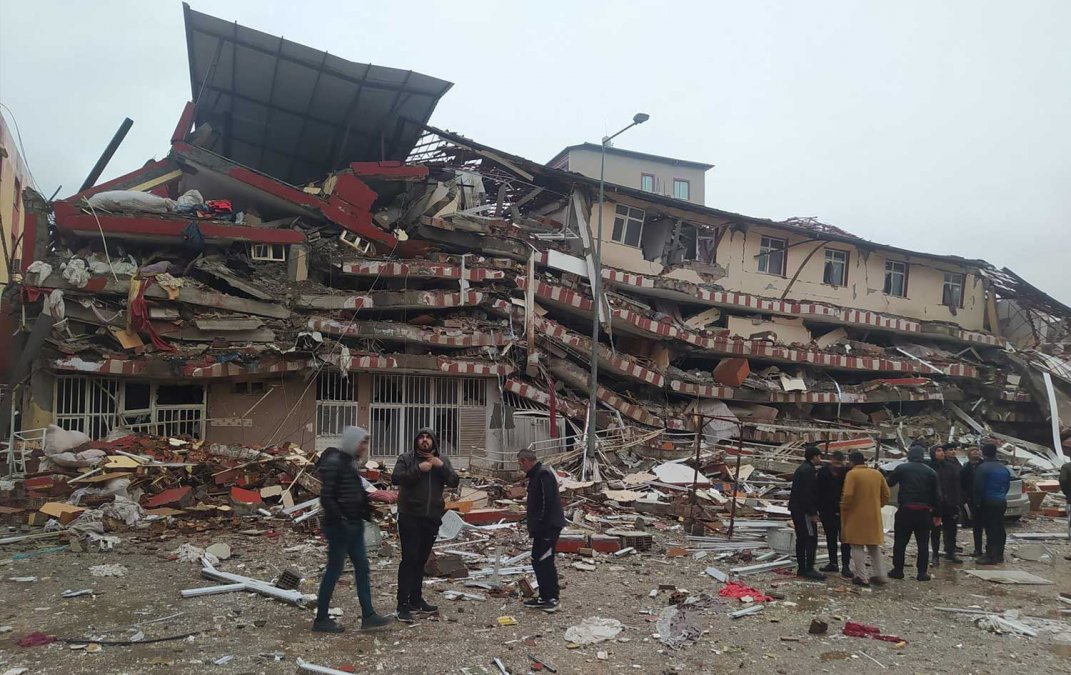 آمار کشته‌شدگان زلزله ترکیه و سوریه به ۴۲۰۰ نفر رسید
