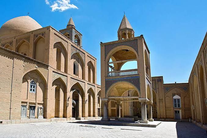 نمای بیرونی کلیسای وانک اصفهان فرو ریخت