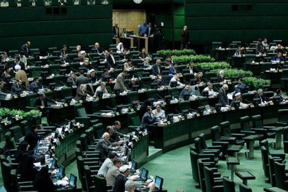 جلسه مجلس برای تثبیت بازار ارز یک هفته به تعویق افتاد