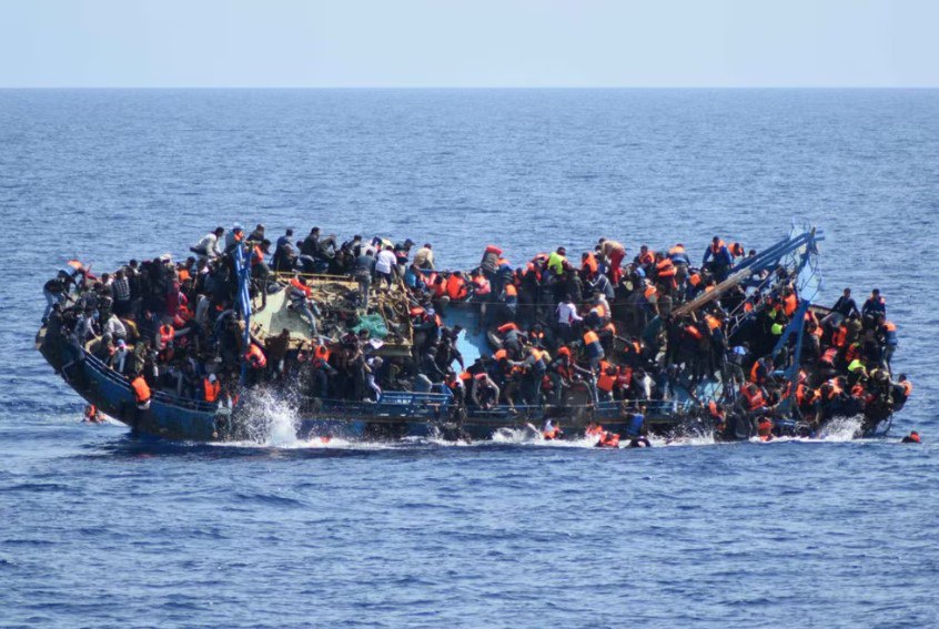 یک کشتی حامل پناهجویان در ایتالیا غرق شد
