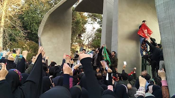 رئیس دانشگاه تهران: سلامت روانی و جسمانی دانشجویان نگران کننده است