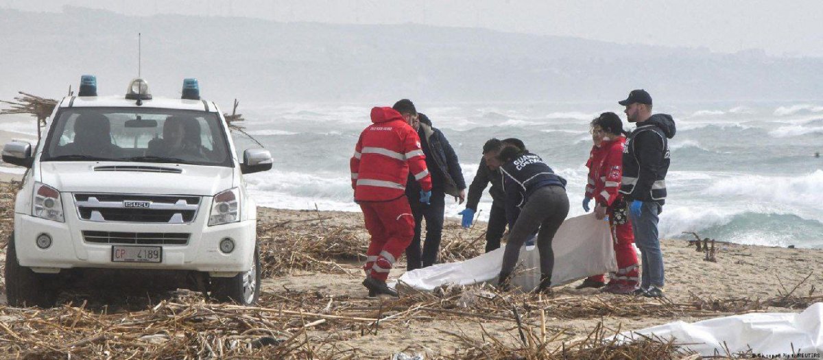 بازداشت سه نفر در ارتباط با غرق شدن قایق پناهجویان