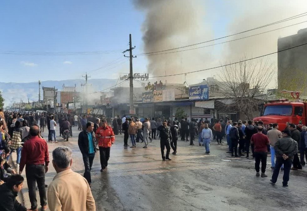 آتش گرفتن ۳۶ مغازه در بازار قائمیه فارس