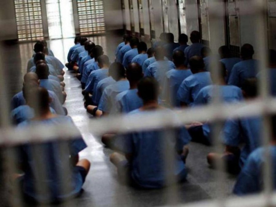 رئیس کمیته انتقال محکومان وزارت دادگستری: حدود ۱۰۰۰ زندانی خارجی به کشورهایشان منتقل ‌می‌شوند