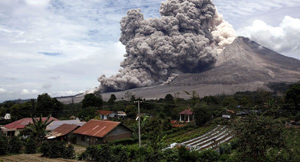 فوران آتشفشان مراپی در جزیره جاوه در اندونزی