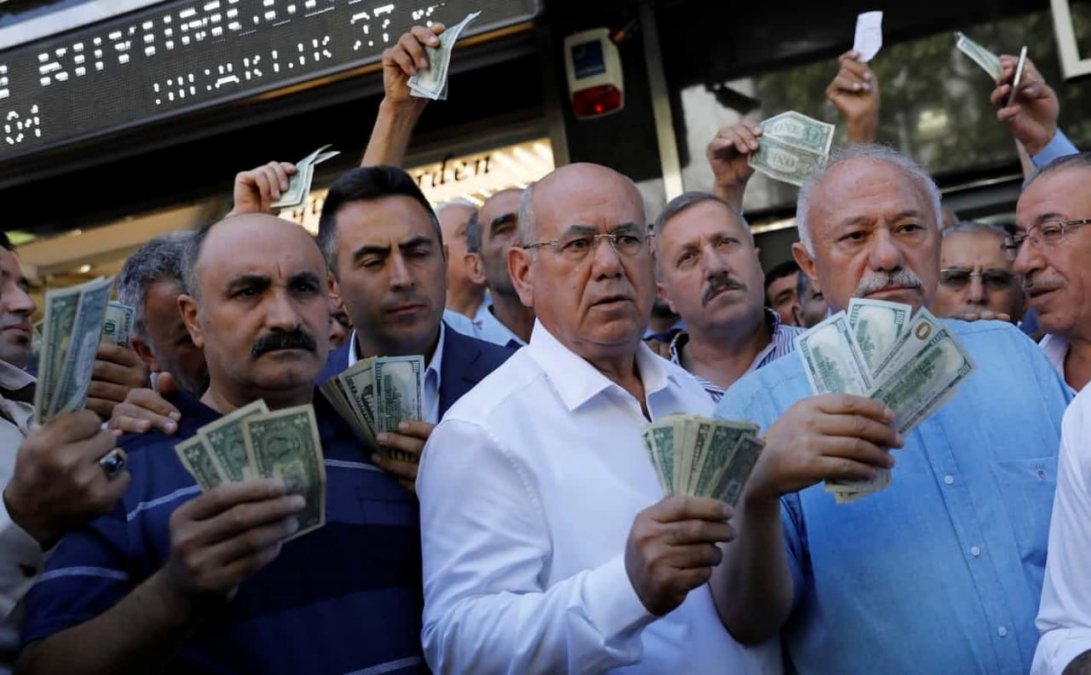 روزنامه آرمان ملی: آیا دولت از نوسانات اخیر ارز درس گرفته است؟