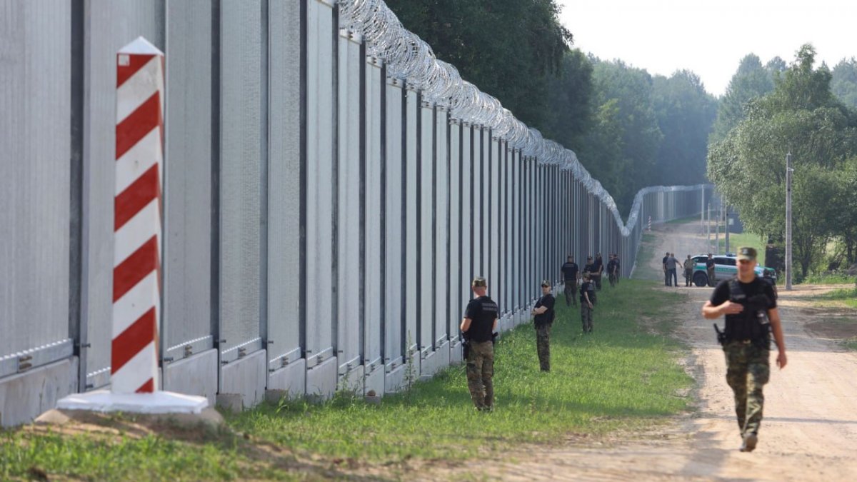 پایان ساخت دیوار بین لهستان و بلاروس