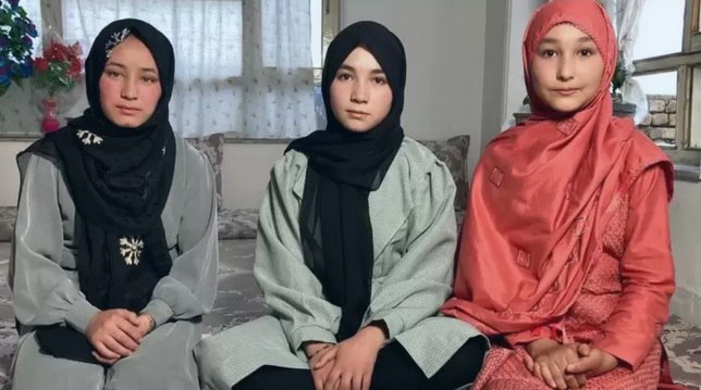 تحصیل همچنان برای دختران افغانستان ممنوع است «قلبم شکست وقتی دیدم برادرم به مدرسه می‌رود»