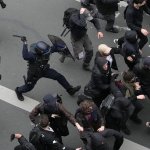 زخمی شدن ۱۷۵ پلیس و بازداشت ۲۰۰ تن در فرانسه