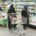 مردم مواد غذایی و کالاهای اساسی را نیز قسطی می‌خرند