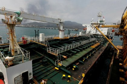 رويترز: ایران نفت خود را ارزان‌تر از روسیه تحویل چین می‌دهد
