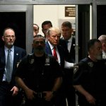 دونالد ترامپ:ماموران دادگاه موقع تشریفات قضایی،گریه می‌کردند