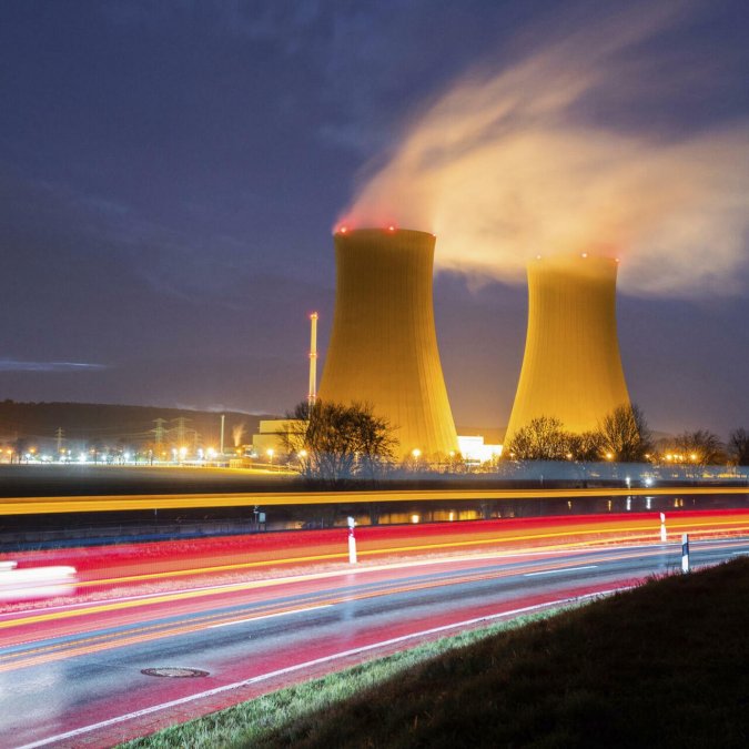 آلمان سه نیروگاه هسته‌ای خود را تعطیل میکند