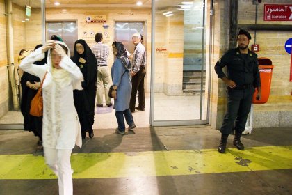 روزنامه اعتماد:حکومت،اشتباهات فاحشی در موضوع حجاب انجام داده است