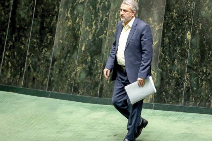 عضو کمیسیون صنایع مجلس:هیچ امضایی از استیضاح وزیر صمت پس گرفته نشده است