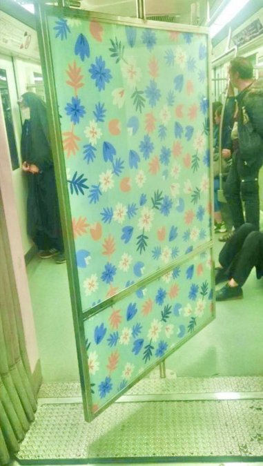 نصب پرده بین واگن زنان و مردان در مترو تهران