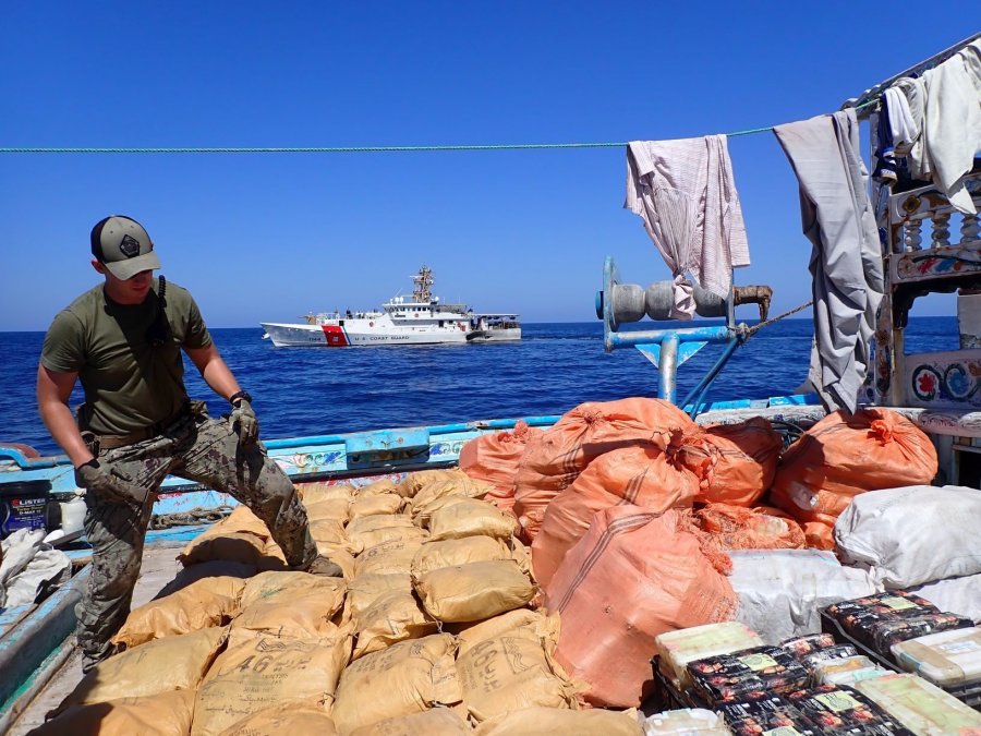کشف یک محموله بزرگ هروئين از مبدأ چابهار در دریای عمان