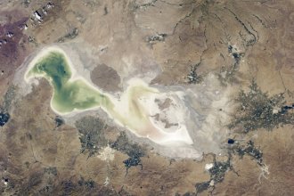 صرف بی حاصل ۳۰ هزار میلیارد تومان برای احيای دریاچه ارومیه