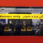 روزنامه جوان:انتشار خبر جداسازی واگن های مردان و زنان کذب است