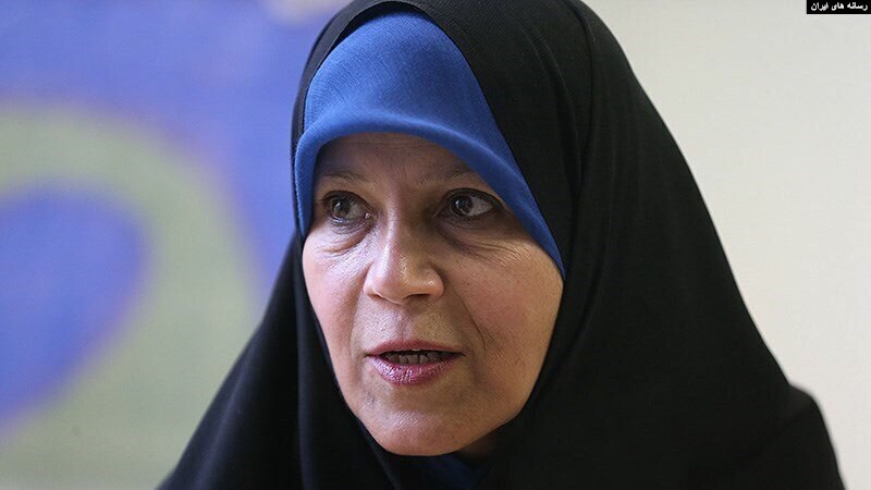 هرانا، ارگان خبری مجموعه فعالان حقوق بشر: فائزه هاشمی یک ماه از تلفن زندان و تماس محروم شد