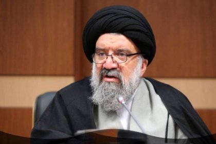 توهین احمد خاتمی در نماز جمعه تهران: خانم بی حجاب مریض است