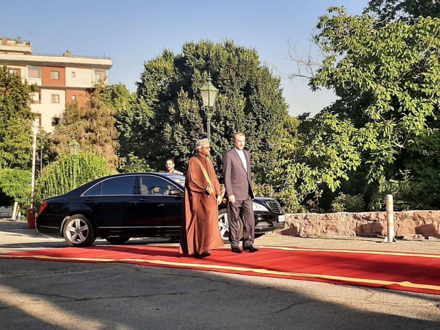 وزیر امور خارجه عمان وارد تهران شد
