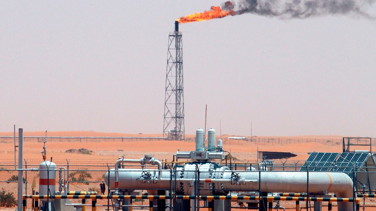 عربستان سعودی و روسیه کاهش تولید نفت را تمدید کردند