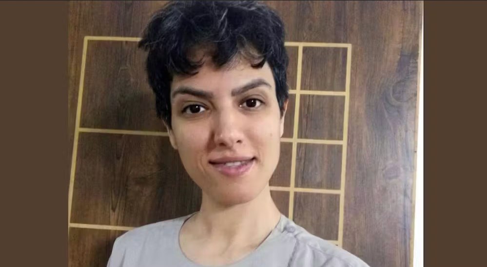 کمپین حقوق بشر ایران: حکم زندان «عاتکه رجبی»، معلم معترض را محکوم می‌کنیم