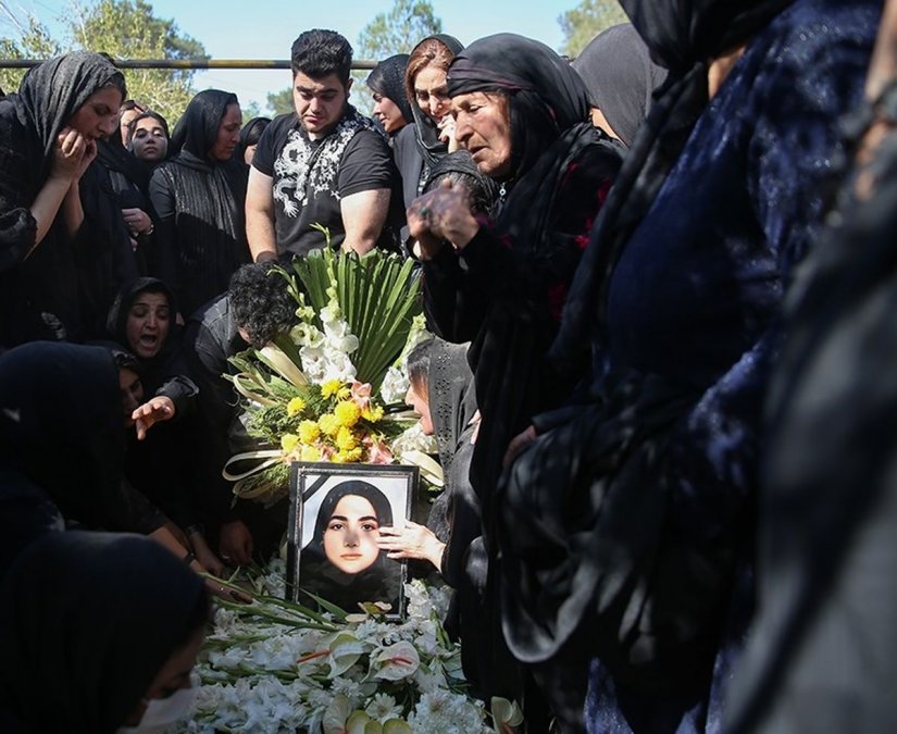 روزنامه جوان: حضور نیروهای امنیتی در خاکسپاری «آرمیتا گراوند» طبیعی است
