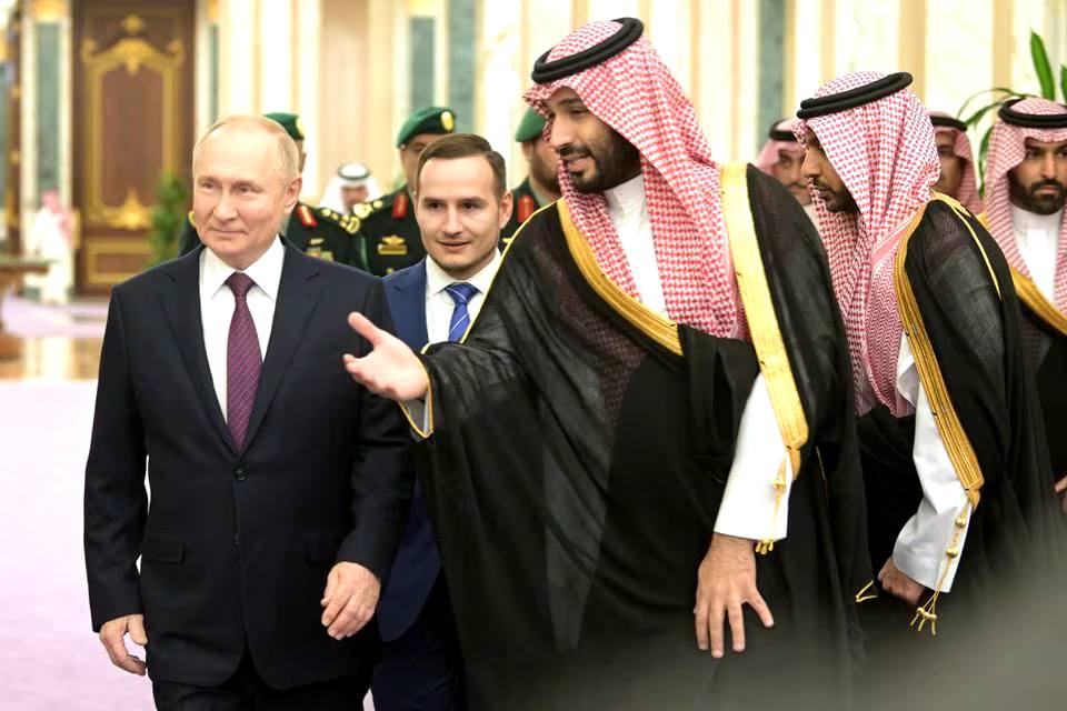 رقص شمشیر پوتین با شاهزاده عرب