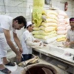 رئیس سابق اتحادیه نانوایان سنگکی: سهمیه آرد نانوایی‌ها کاهش یافته است