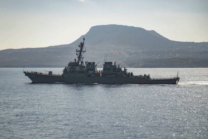 حمله موشکی به یک کشتی یونانی در دریای سرخ