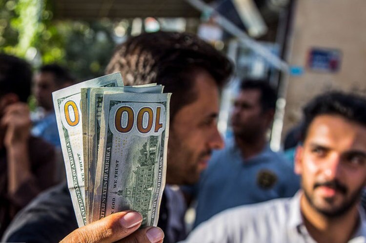 عضو اتاق بازرگانی: فقط در ایران ارزش پول ملی یک‌شبه ۲۰ درصد افت می‌کند