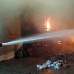 مرگ سه نفر در آتش‌سوزی انبار پلاستیک خاورشهر