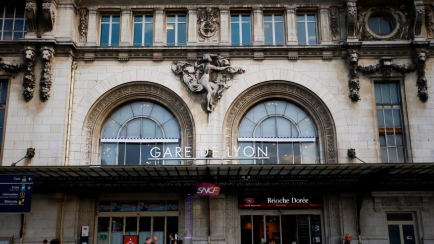 حمله با سلاح سرد در ایستگاه متروی پاریس